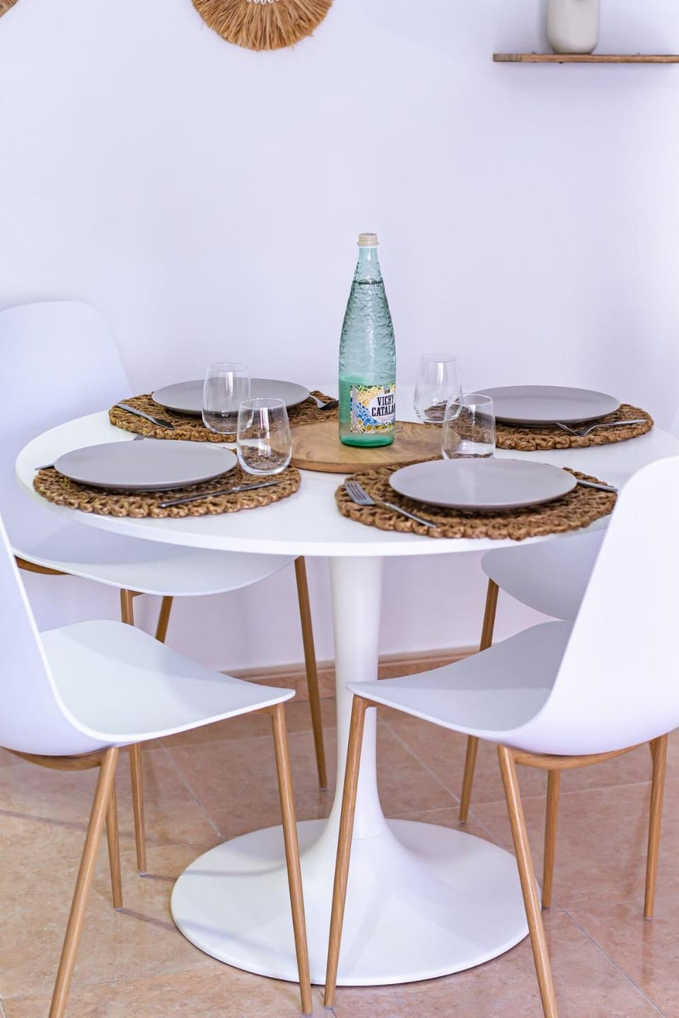 Dining area, Food, Drinks
