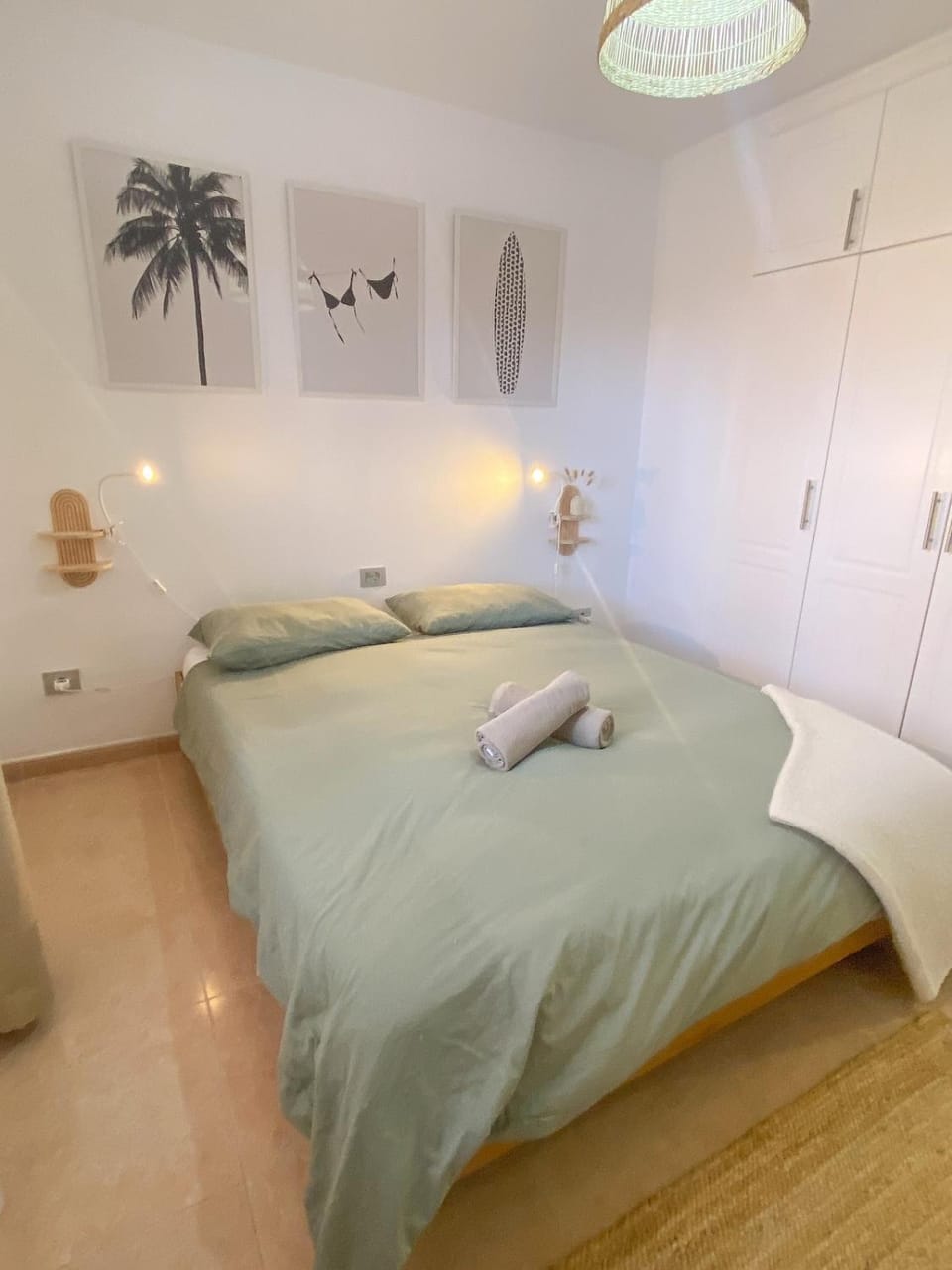 Bed, Photo of the whole room, Bedroom