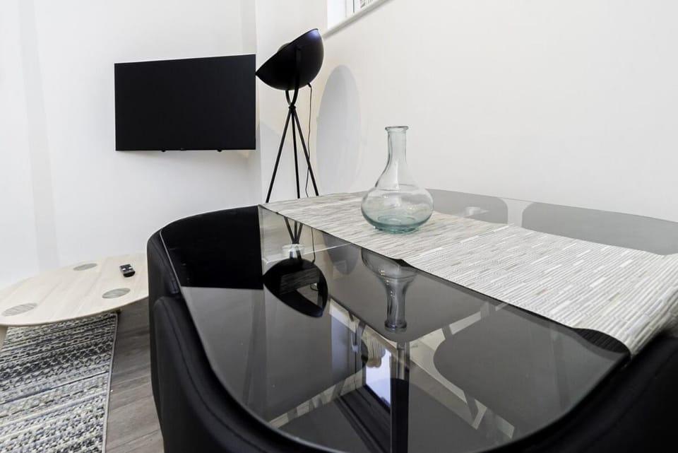 Slough ,Free Parking Apartment in Slough