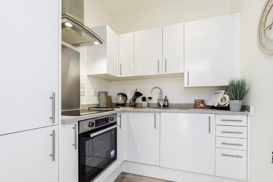 Slough ,Free Parking Apartment in Slough