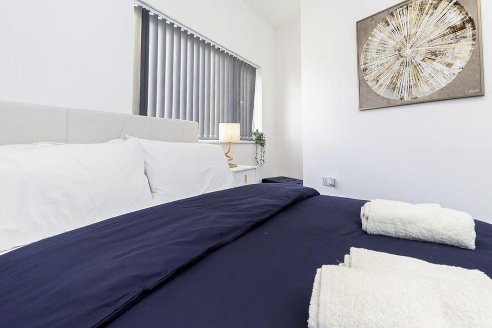 Slough ,Free Parking Apartment in Slough