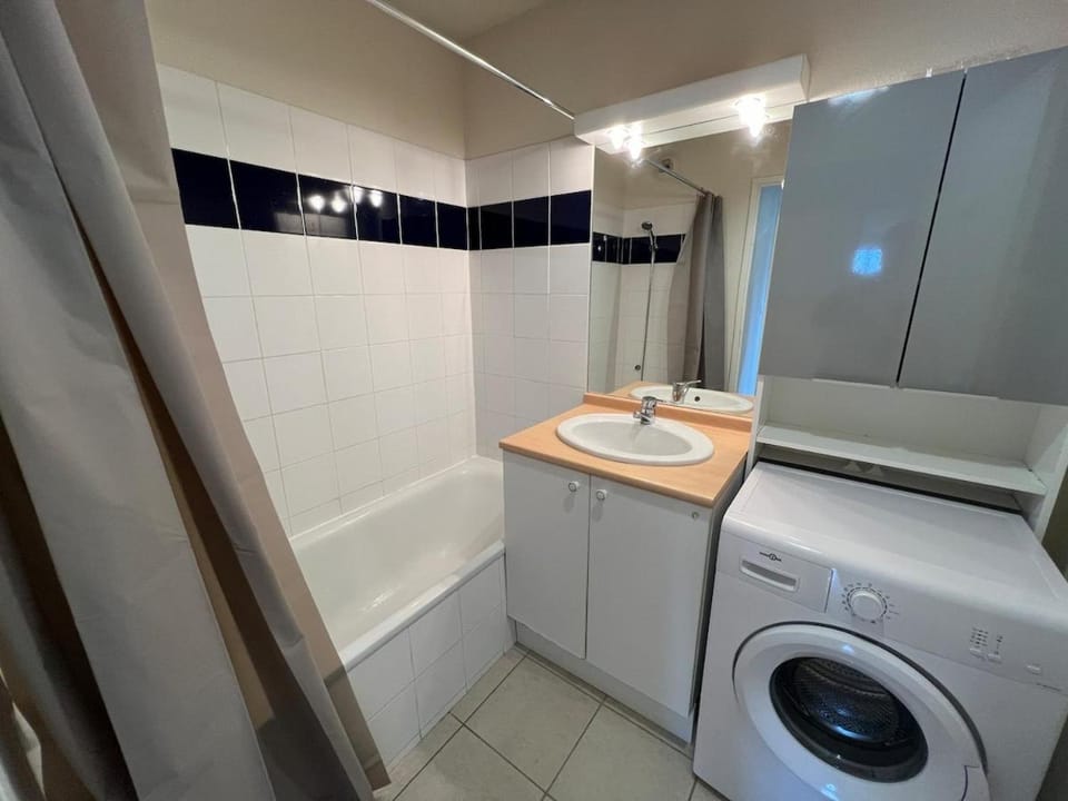 Bathroom, washing machine