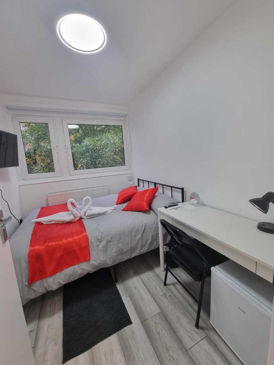 Place of worship, Bathroom, TV and multimedia, Photo of the whole room, Bedroom, heating, towels