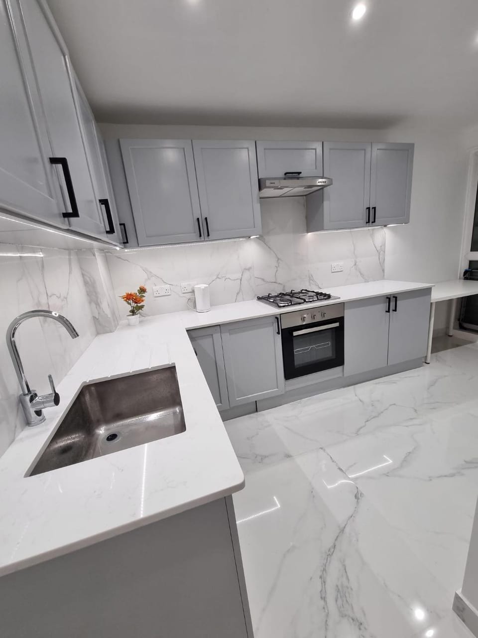 Kitchen or kitchenette, microwave, oven, stove