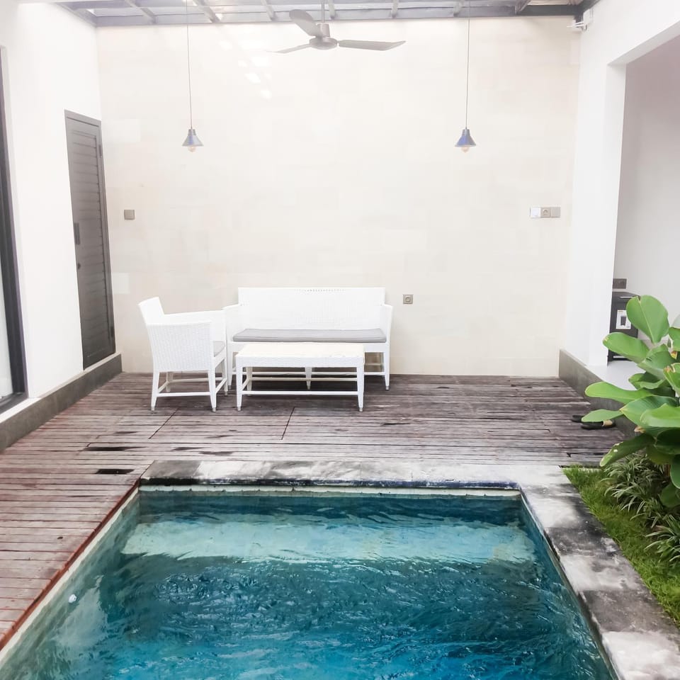 Patio, Natural landscape, Pool view, Swimming pool, Swimming pool, sunbed