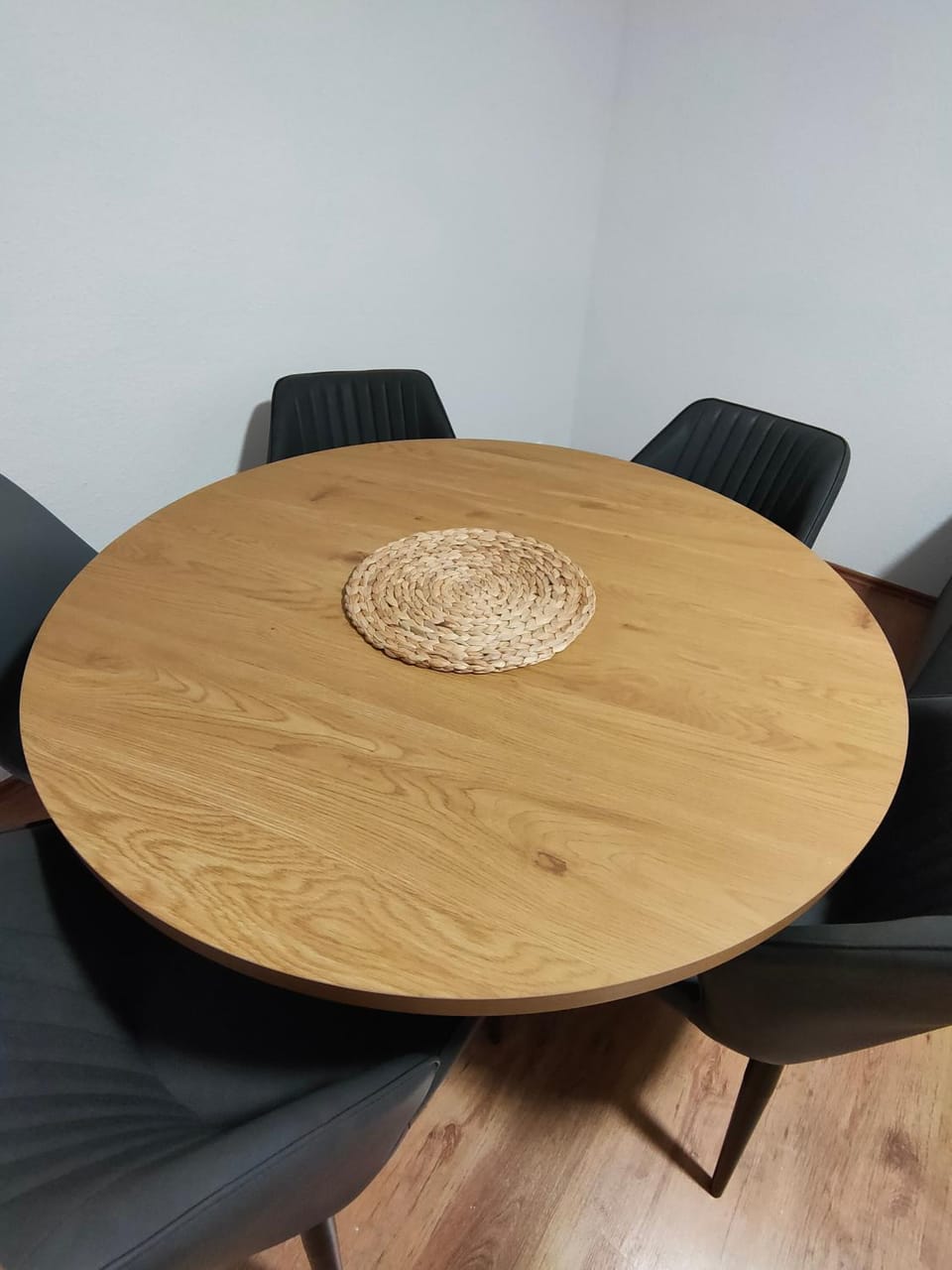 Bathroom, Living room, Seating area, Dining area