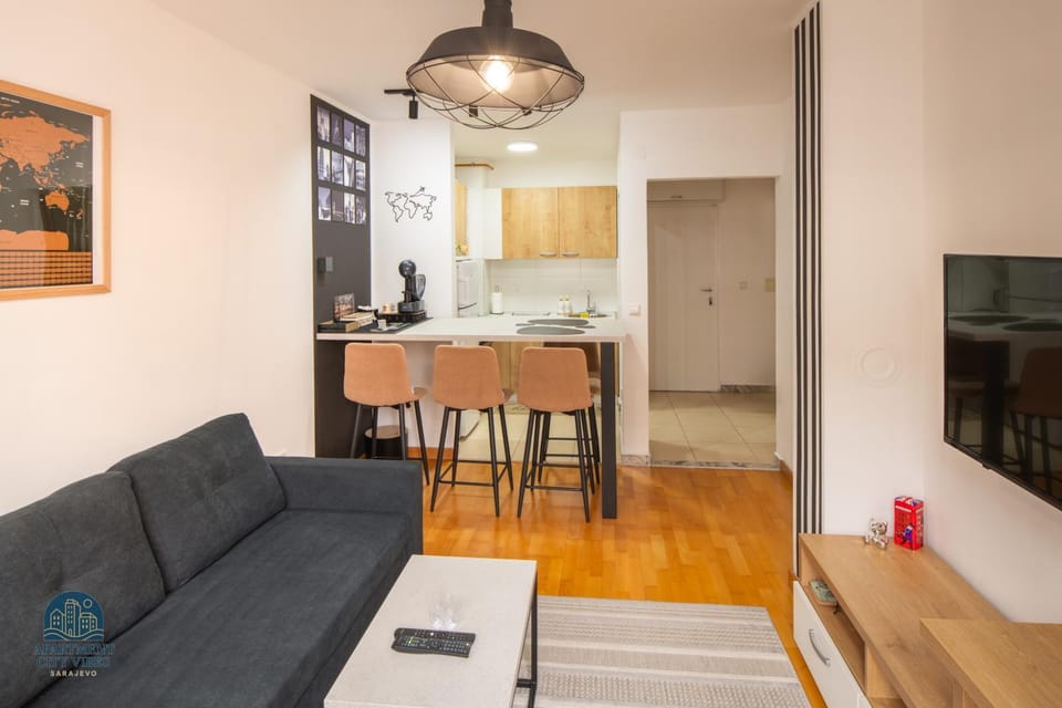 TV and multimedia, Kitchen or kitchenette, Living room, Seating area, Dining area