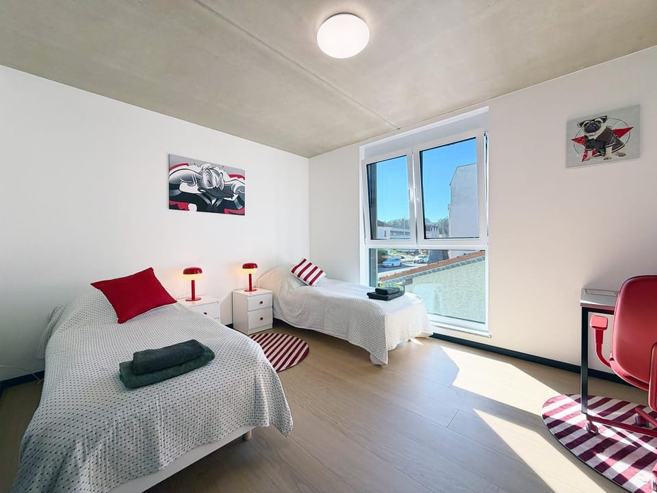 Bed, Photo of the whole room, Bedroom
