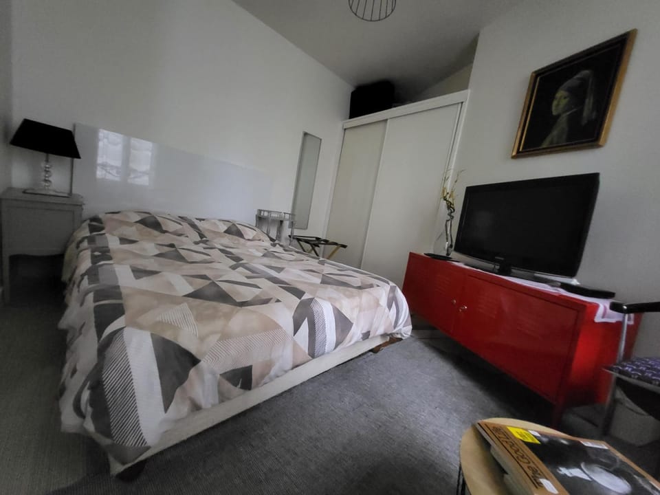 Bed, Photo of the whole room, Bedroom