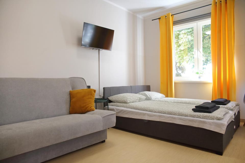 Bed, Seating area