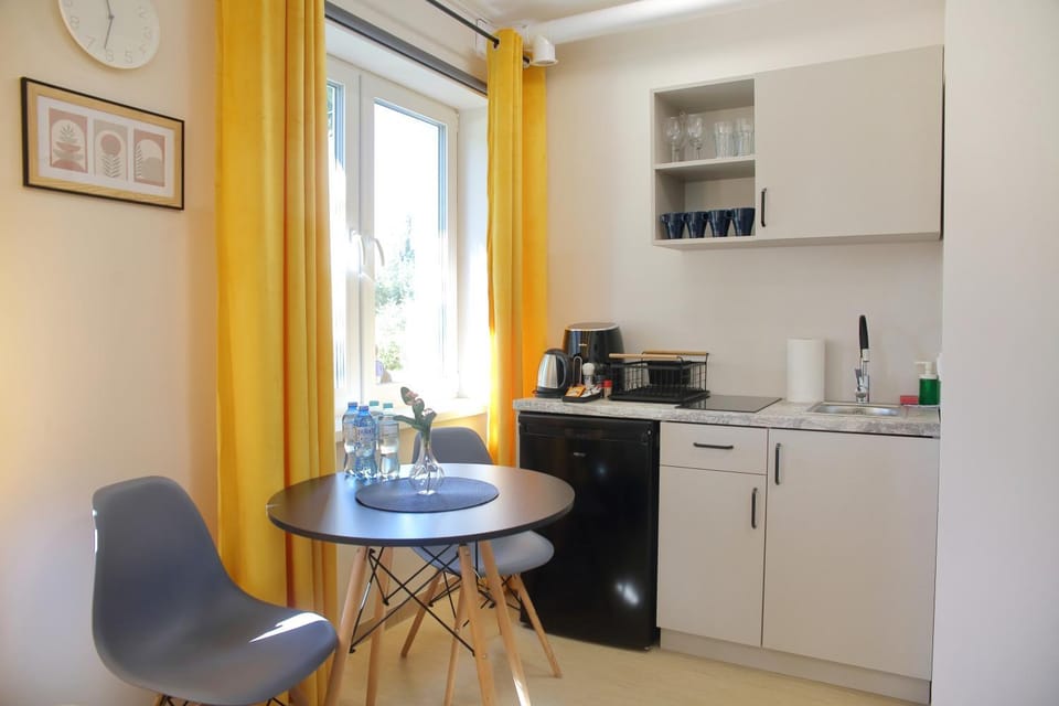 Kitchen or kitchenette, Dining area, kitchen