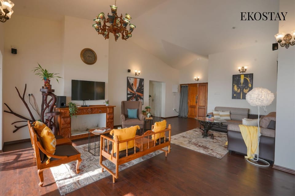 Communal lounge/ TV room, TV and multimedia, Living room, Seating area, Evening entertainment