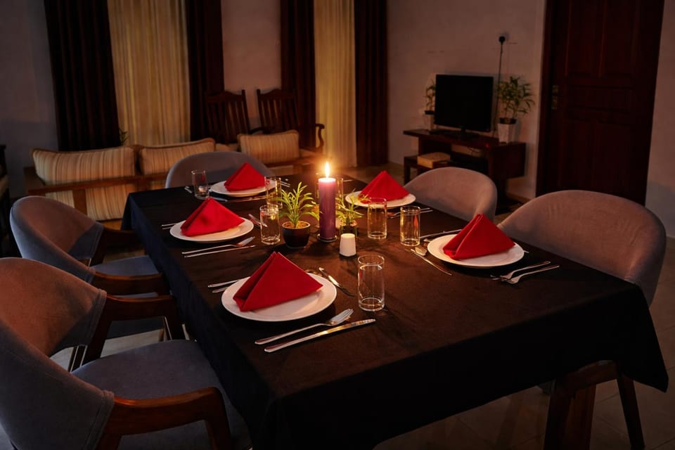 Living room, Food and drinks, Seating area, Dining area, Food, Drinks