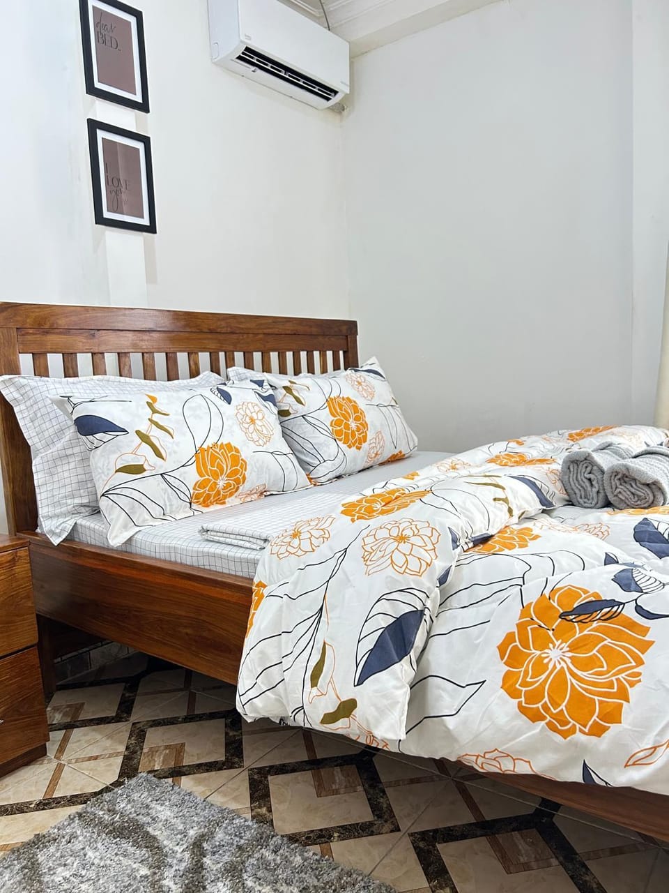 Bed, Bedroom, air conditioner