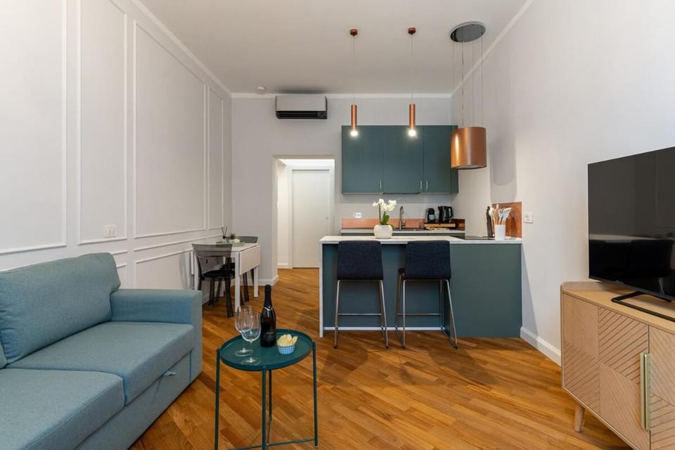 TV and multimedia, Living room, Seating area, Dining area, stove