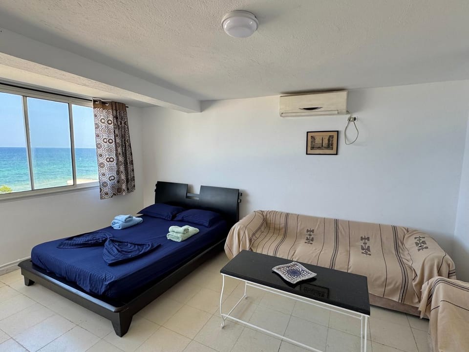 Bed, Seating area