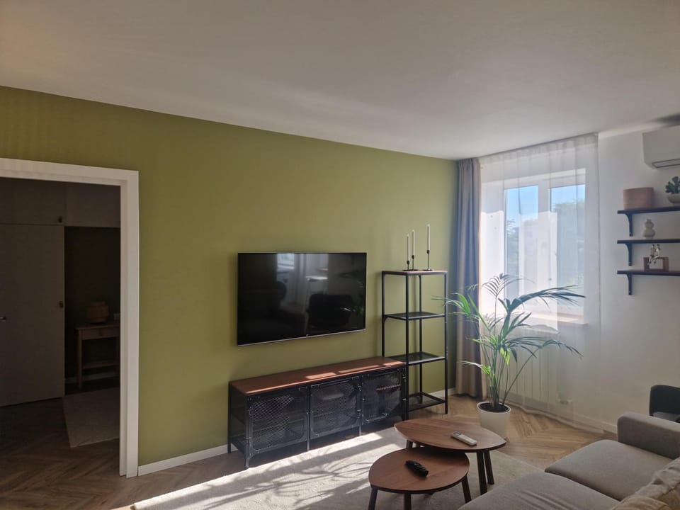 Communal lounge/ TV room, TV and multimedia, Living room, Evening entertainment