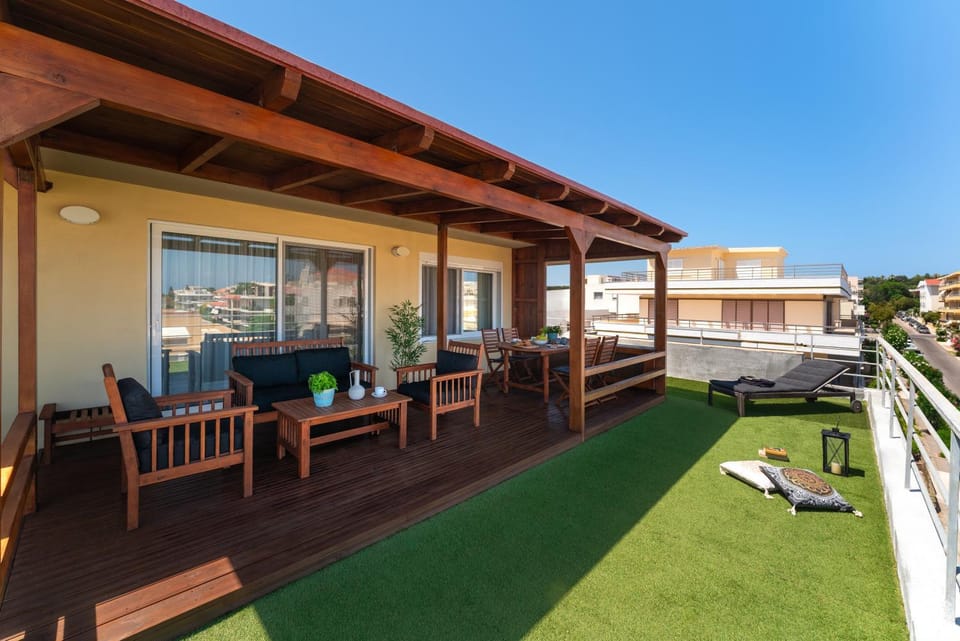 Property building, Patio, Day, Garden, View (from property/room), Balcony/Terrace, Seating area, sunbed