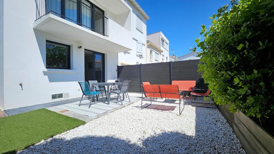 3star 1950s house, 3 bedrooms, 6 people, walk to beach center House in Royan