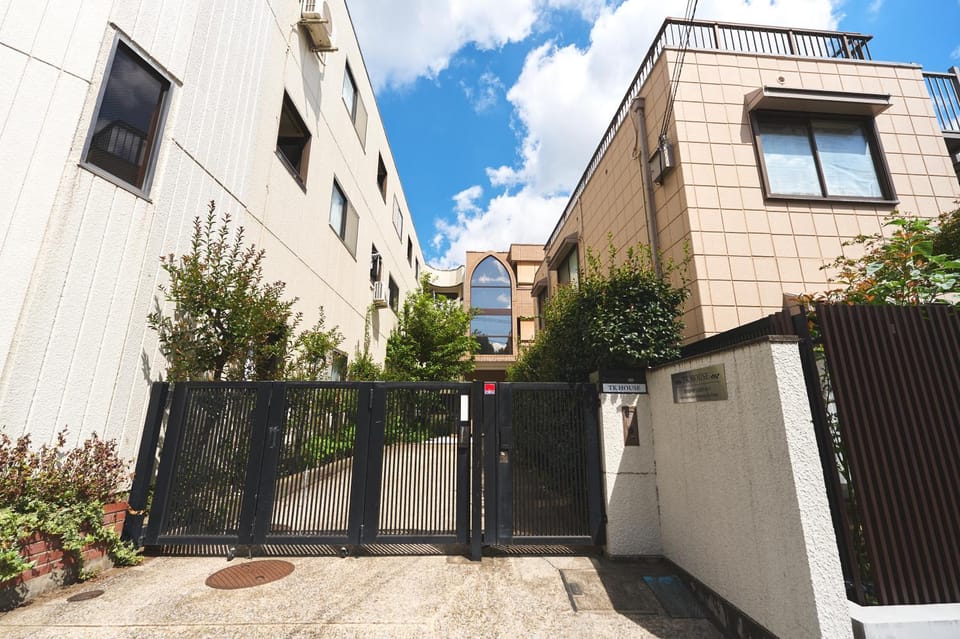 電車で新宿まで10分3ldk2個トイレ2個シャワー室無料駐車場庭付き Apartment in Shinjuku