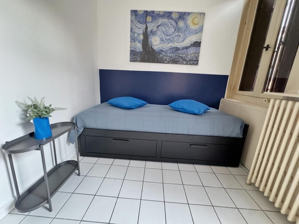 Bed, Living room, Photo of the whole room, Seating area, Bedroom, heating, internet, towels