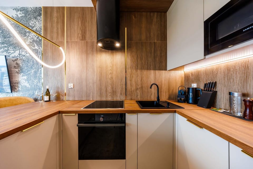 Coffee/tea facilities, Kitchen or kitchenette, minibar, stove