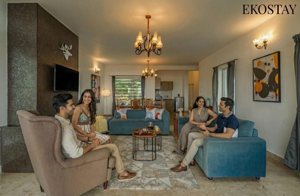 Communal lounge/ TV room, People, TV and multimedia, Living room, Seating area, Evening entertainment, group of guests, Family