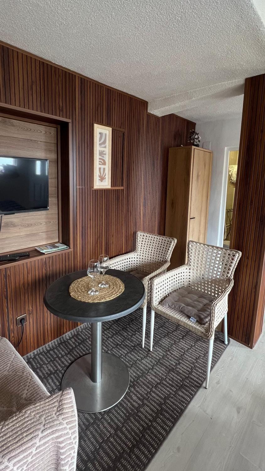 TV and multimedia, Seating area