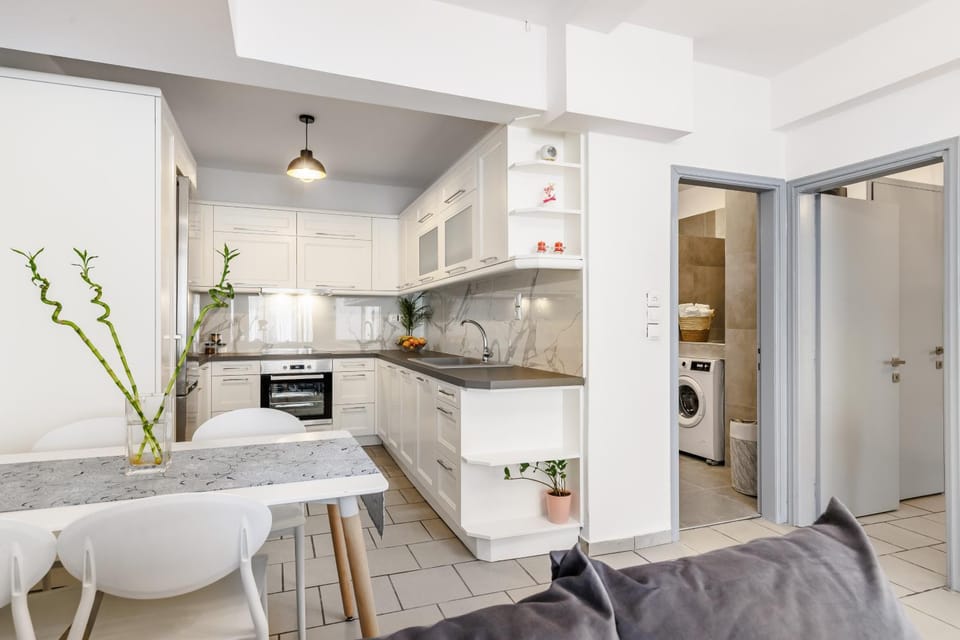 Kitchen or kitchenette, Dining area, oven, stove