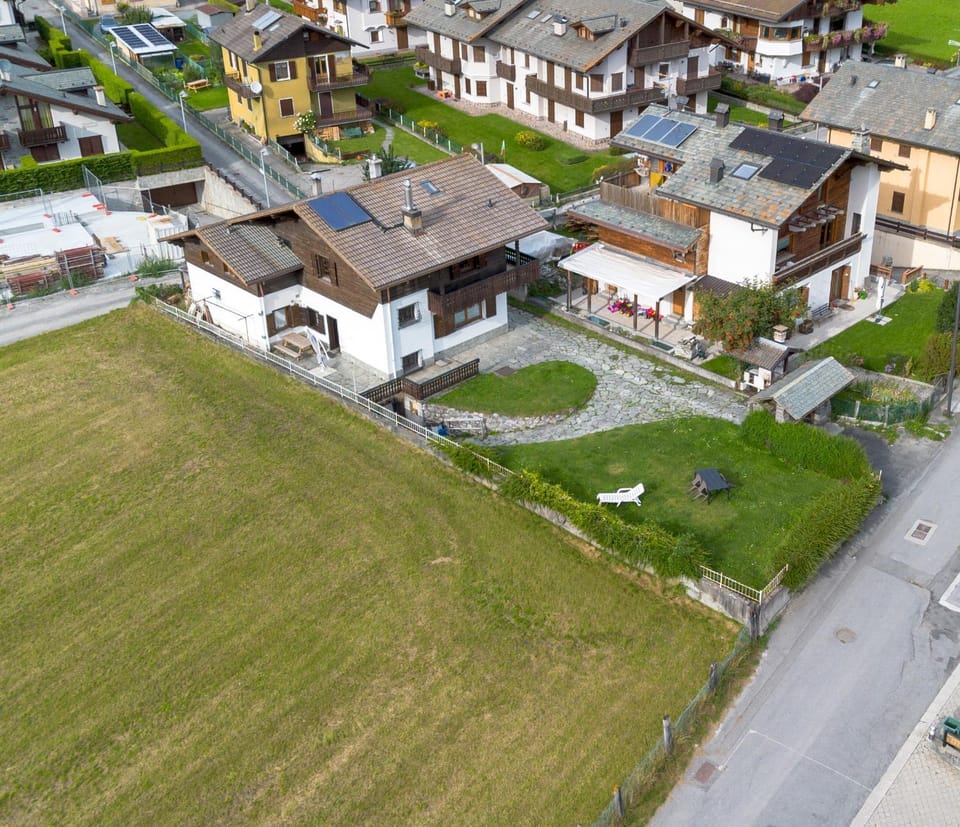 Property building, Neighbourhood, Natural landscape, Bird's eye view, Street view, Location