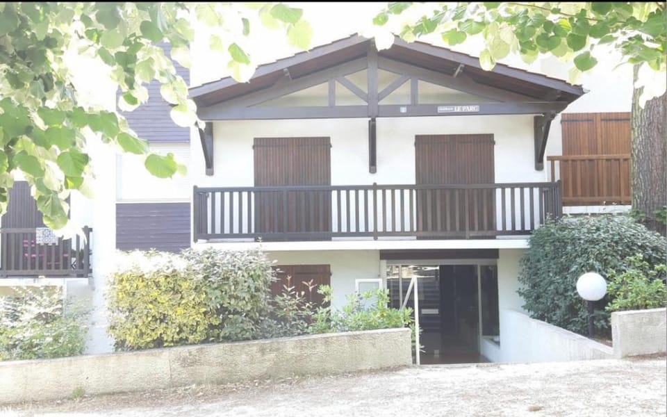 STUDIO LE PARC plage PEREIRE WIFI parking XXL Apartment in Arcachon