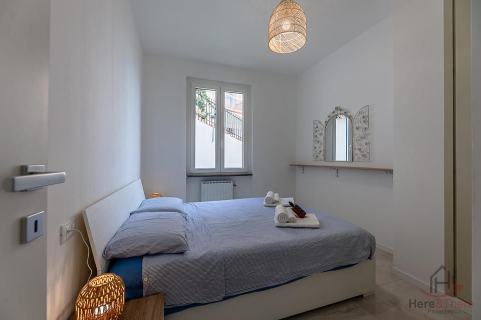 Bedroom, towels, air conditioner