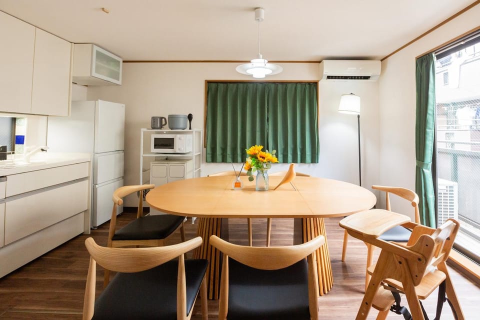 Day, Living room, Dining area, air conditioner