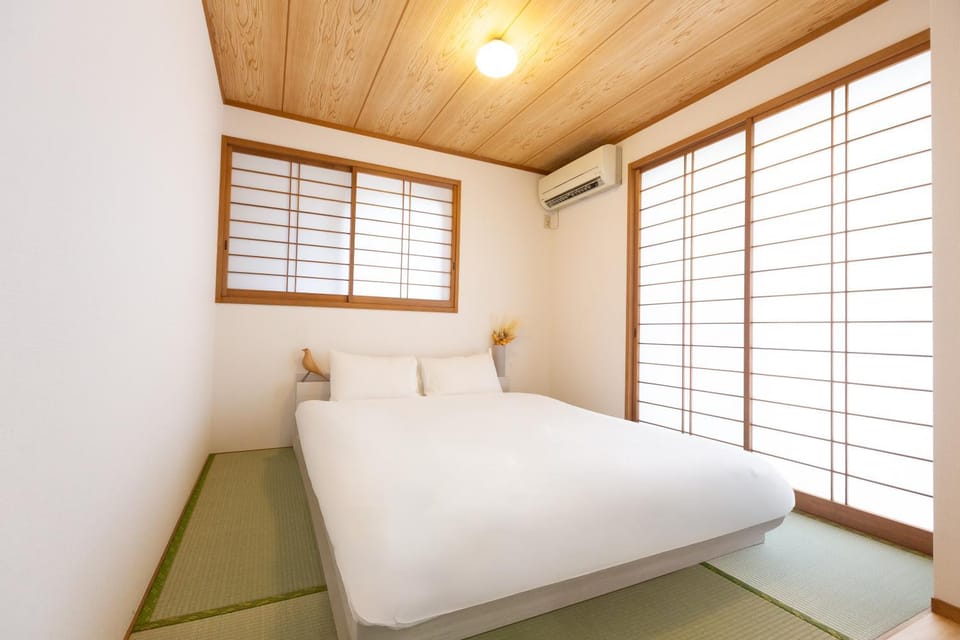 Bedroom, air conditioner