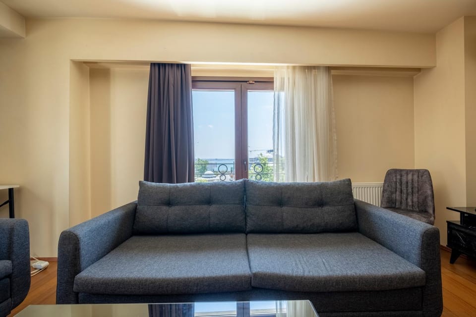 Spacious One Bedroom Apartment with View and Elevator Apartment in Istanbul