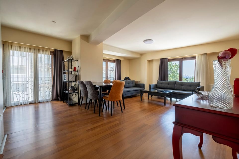 Spacious One Bedroom Apartment with View and Elevator Apartment in Istanbul