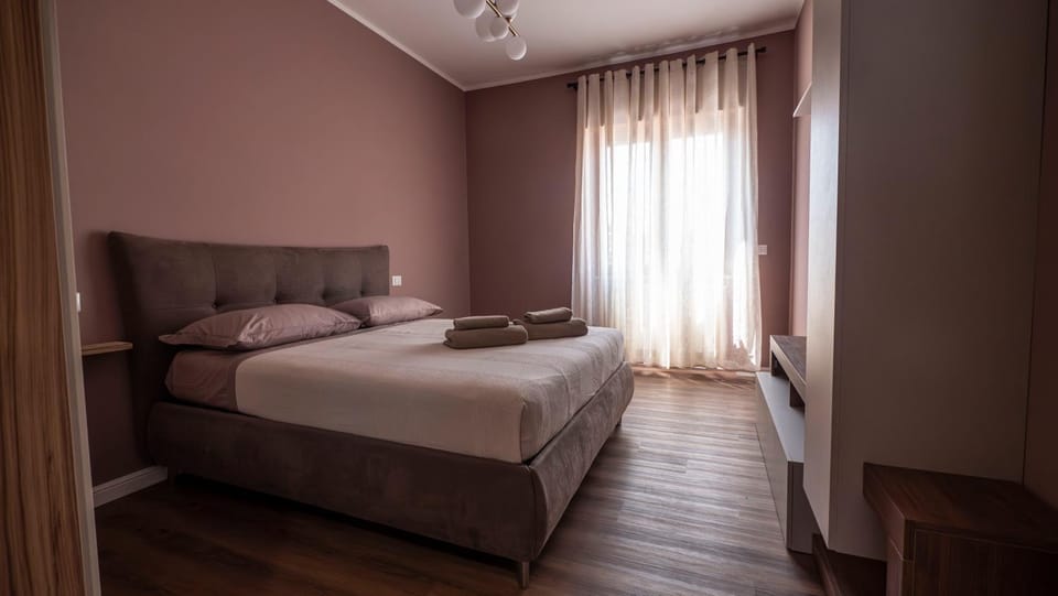 Bed, TV and multimedia, Bedroom, air conditioner