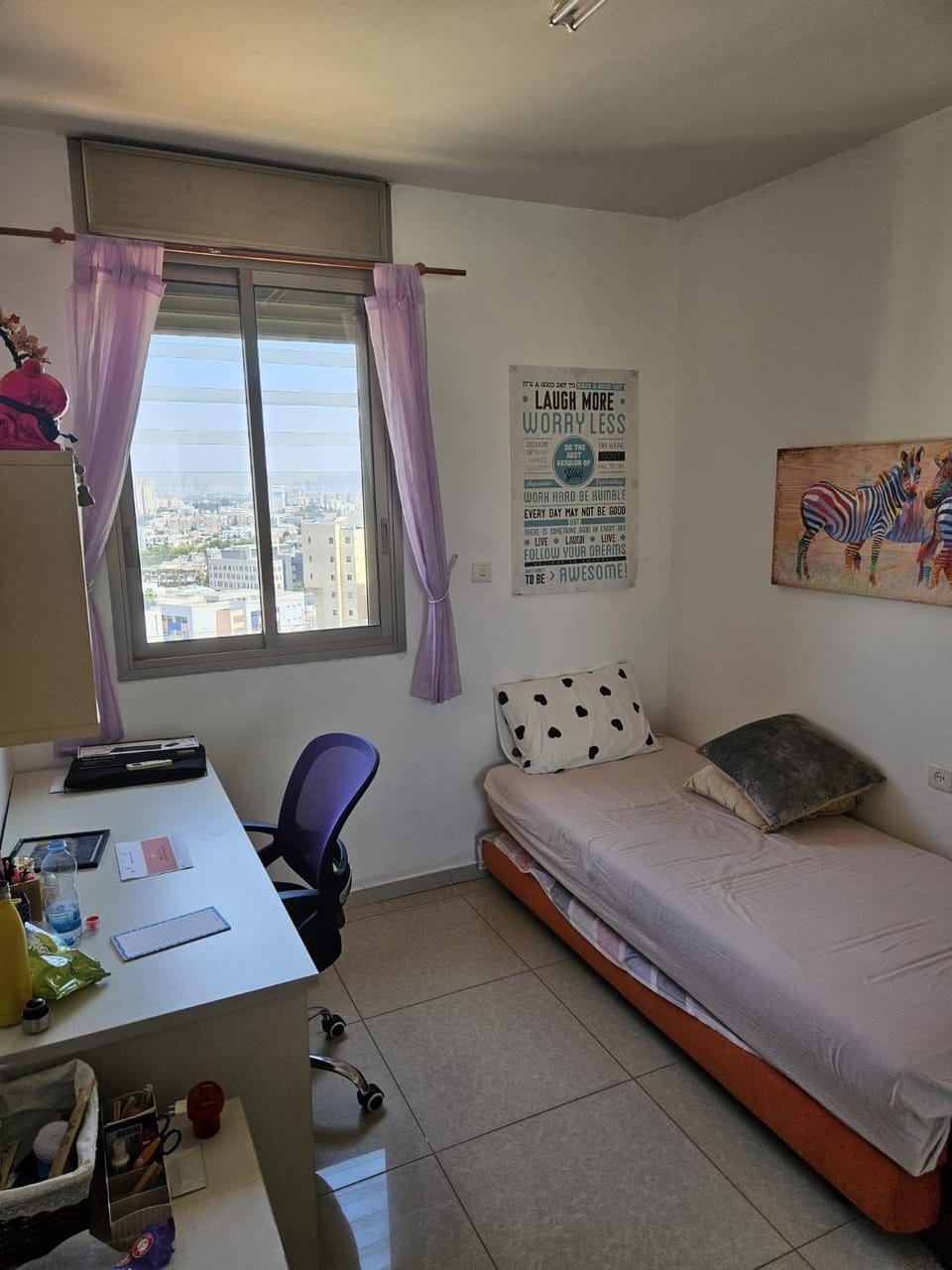 Bed, Photo of the whole room, Seating area, Bedroom