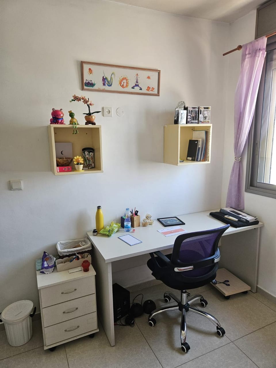 Photo of the whole room, Seating area, Bedroom