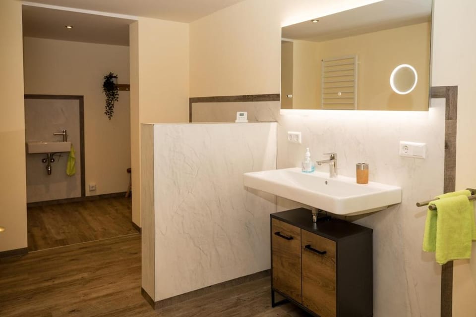 Whirlpool, Billiard, Sauna! Ferienhaus Lacher House in Forbach