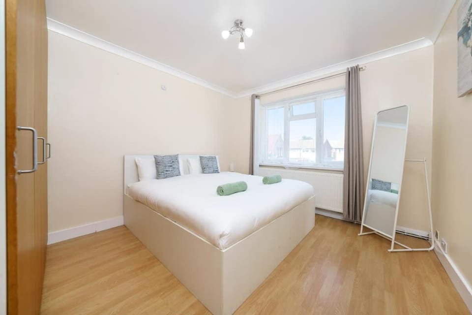 2BR Apartment near Heathrow Airport Apartment in London Borough of Hounslow