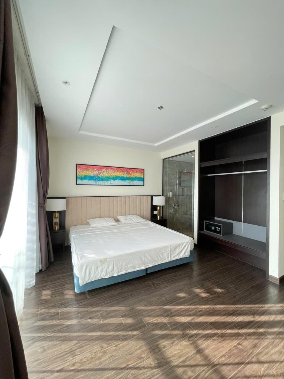 Bed, TV and multimedia, Photo of the whole room, Bedroom