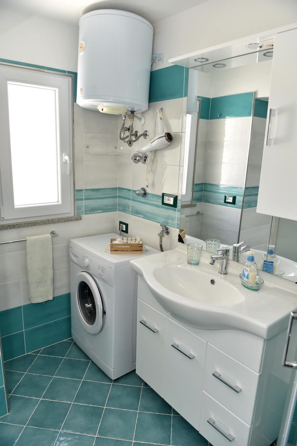 Bathroom, towels, washing machine