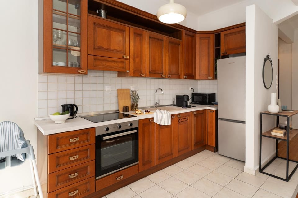 Coffee/tea facilities, Kitchen or kitchenette, oven, stove, toaster