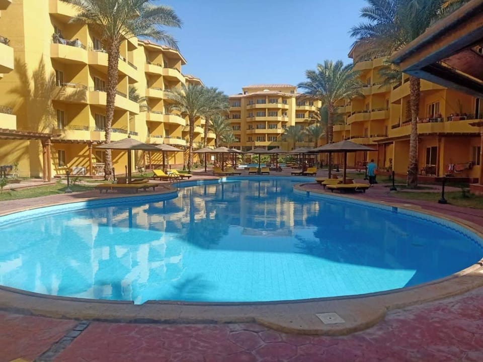 Luxury Studio, pool, Private beach & close to Airport Apartment hotel in Hurghada
