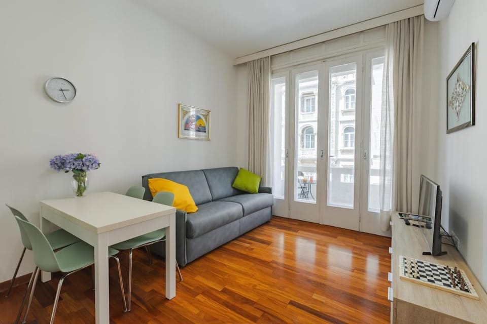 Corso Italia Elegant Suite with View Fiber Wifi Apartment in Trieste