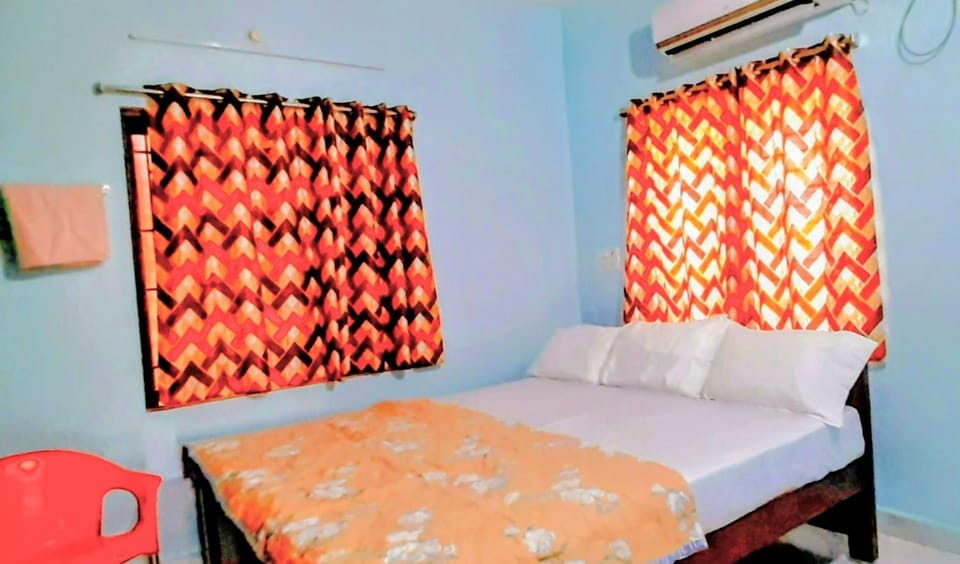 Bed, Photo of the whole room, Bedroom, air conditioner