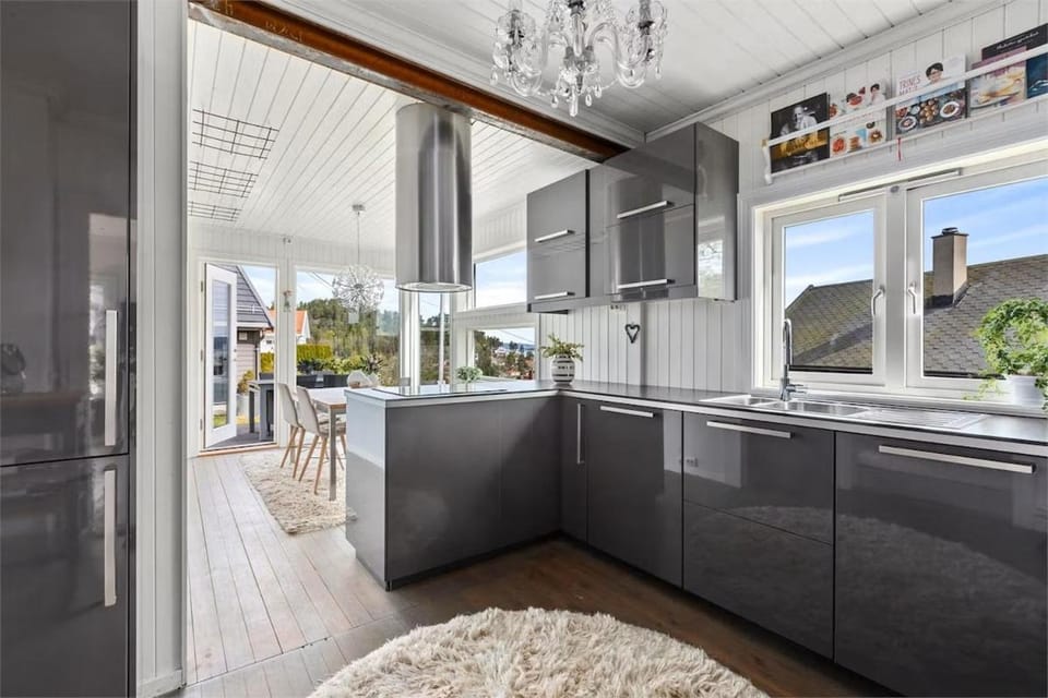 Kitchen or kitchenette, dishwasher, oven, stove