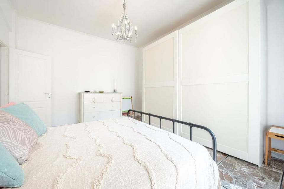 Bed, Photo of the whole room, Bedroom, wardrobe
