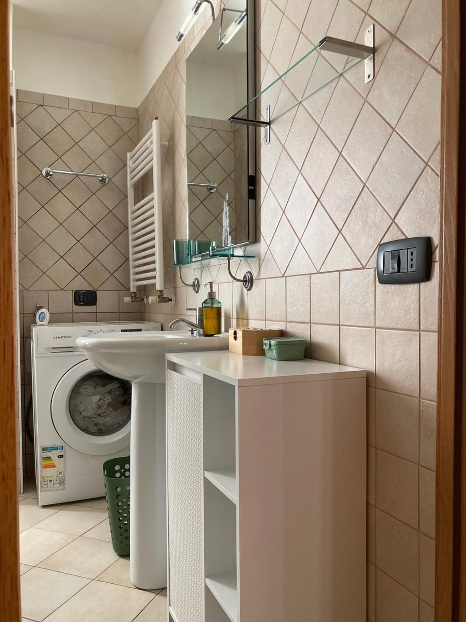 Bathroom, washing machine